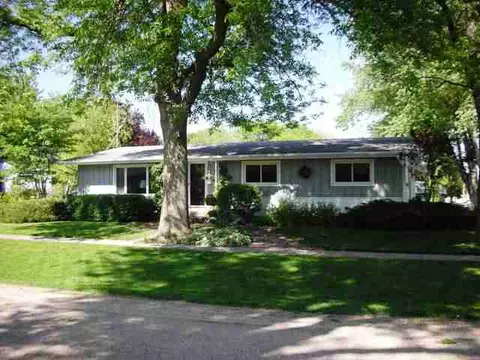 401 N Maple Ave, Forreston, IL 61030 photo 1