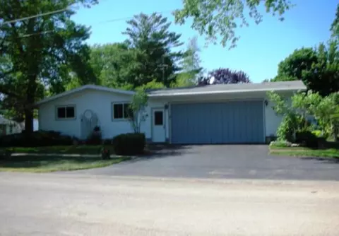 401 N Maple Ave, Forreston, IL 61030 photo 2