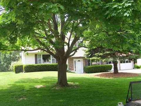 284 Concord Dr, Freeport, IL 61032 photo 1