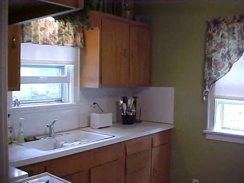 527 S Burchard, Freeport, IL 61032 photo 7