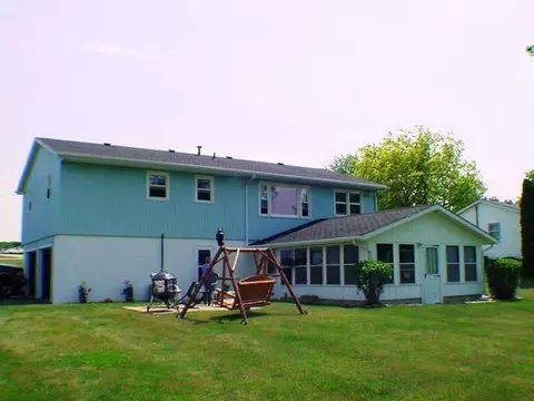 2300 Sunset Dr, Freeport, IL 61032 photo 2