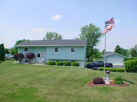 2300 Sunset Dr, Freeport, IL 61032 photo 1