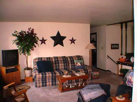 2300 Sunset Dr, Freeport, IL 61032 photo 4