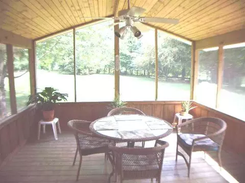 2481 Shepard Dr, Freeport, IL 61032 photo 2