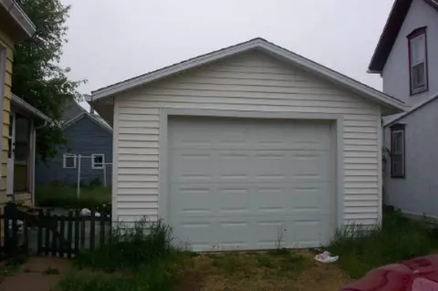 439 N Apple, Freeport, IL 61032 photo 3