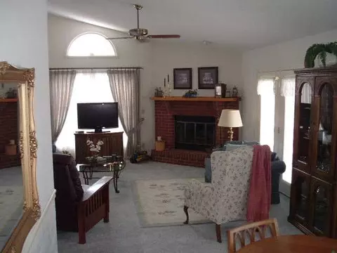 916 Baxter Ln, Freeport, IL 61032 photo 4