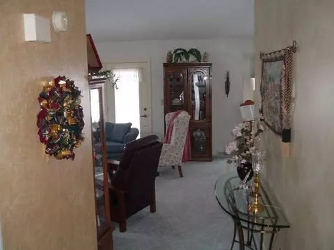 916 Baxter Ln, Freeport, IL 61032 photo 2