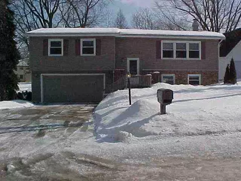 641 Brad Mar Dr, Freeport, IL 61032 photo 1