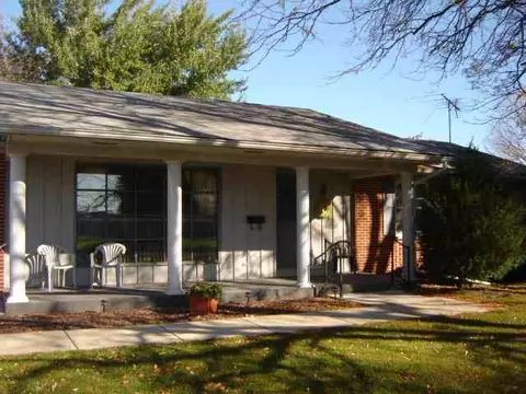 306 E Sunrise Dr, Shannon, IL 61078 photo 2