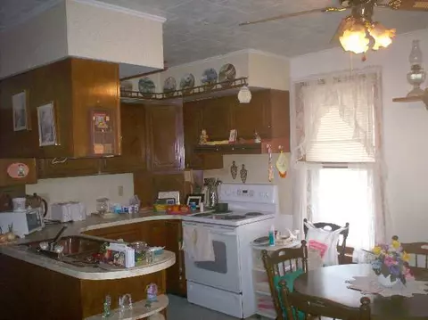 207 W Main St, Mcconnell, IL 61050 photo 2