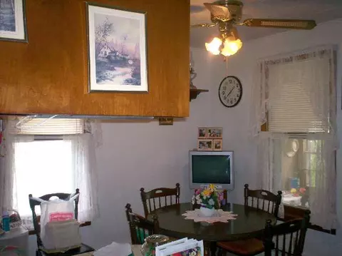 207 W Main St, Mcconnell, IL 61050 photo 4