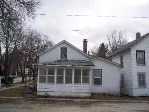 125 E Fourth St, Pecatonica, IL 61063 photo 1