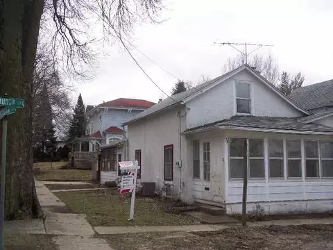125 E Fourth St, Pecatonica, IL 61063 photo 3