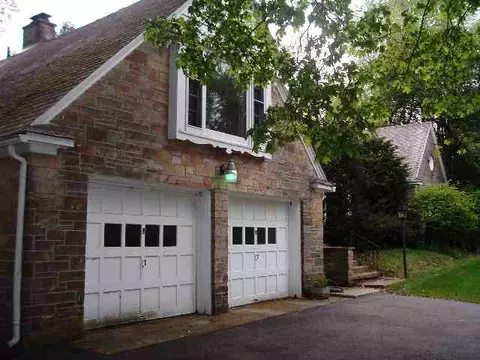 1247 Woodside Dr, Freeport, IL 61032 photo 2