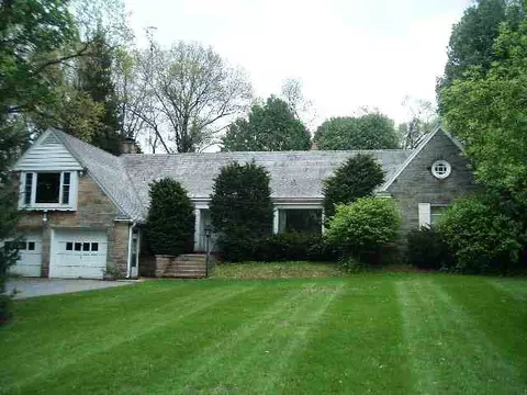 1247 Woodside Dr, Freeport, IL 61032 photo 1