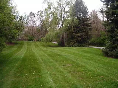 1247 Woodside Dr, Freeport, IL 61032 photo 4