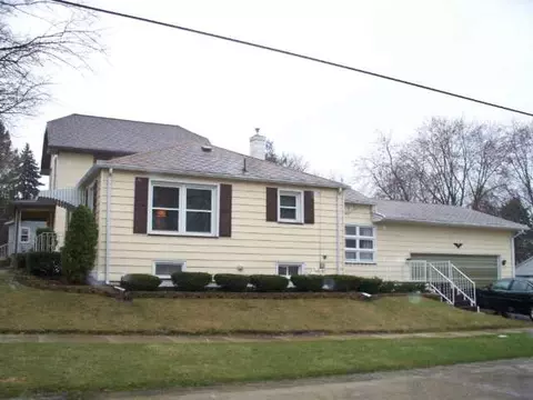 802 S 17th Ave, Freeport, IL 61032 photo 1