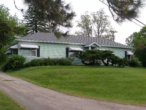 2284 E River Rd, Freeport, IL 61032 photo 1