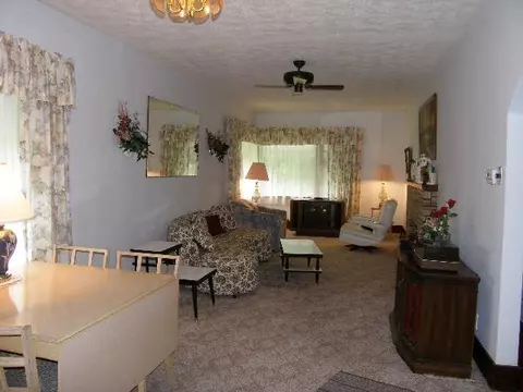 2284 E River Rd, Freeport, IL 61032 photo 2