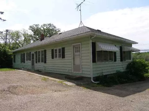 2284 E River Rd, Freeport, IL 61032 photo 9