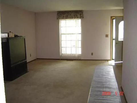 10 S Hancock Ave, Freeport, IL 61032 photo 7