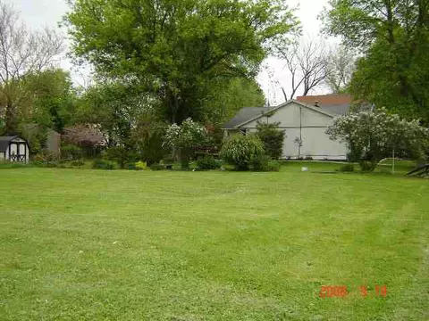 10 S Hancock Ave, Freeport, IL 61032 photo 5