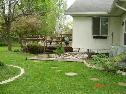 10 S Hancock Ave, Freeport, IL 61032 photo 3