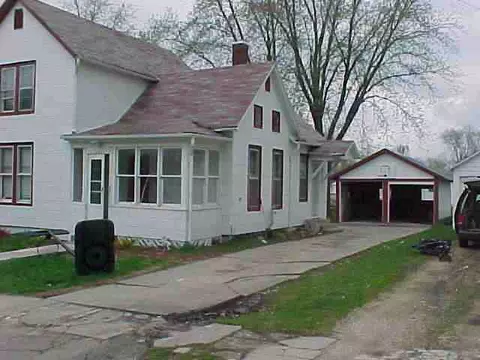825 Chippewa, Freeport, IL 61032 photo 2