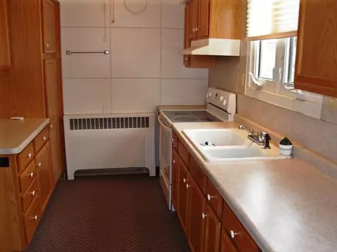 906 Monroe Dr, Freeport, IL 61032 photo 5