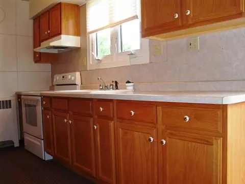 906 Monroe Dr, Freeport, IL 61032 photo 4