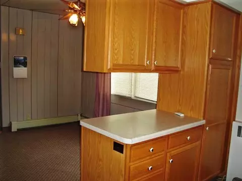 906 Monroe Dr, Freeport, IL 61032 photo 3