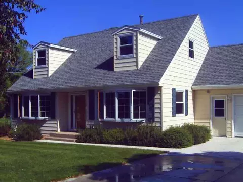 2404 Sunset Dr, Freeport, IL 61032 photo 1