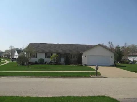 1761 W Apache Trl, Freeport, IL 61032 photo 1