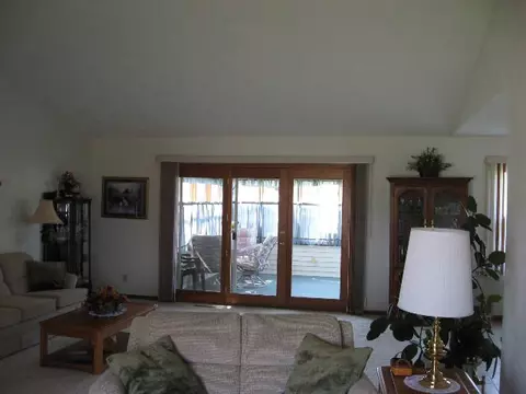 1761 W Apache Trl, Freeport, IL 61032 photo 8
