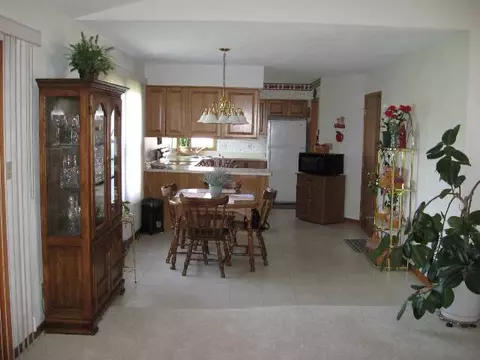 1761 W Apache Trl, Freeport, IL 61032 photo 3