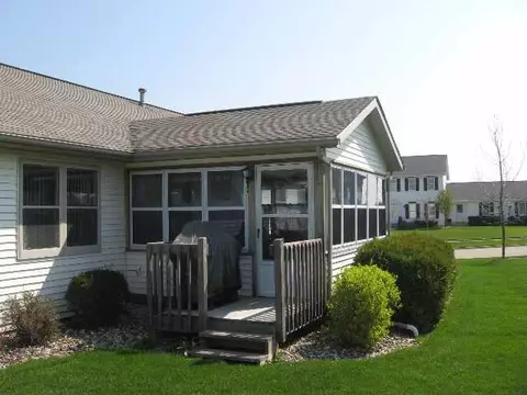 1761 W Apache Trl, Freeport, IL 61032 photo 4