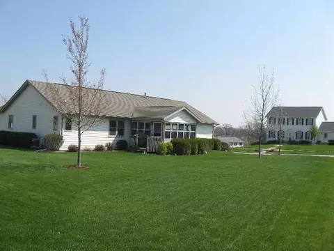 1761 W Apache Trl, Freeport, IL 61032 photo 7