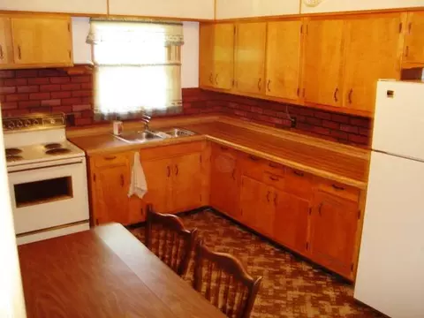 320 E Jefferson, Freeport, IL 61032 photo 2