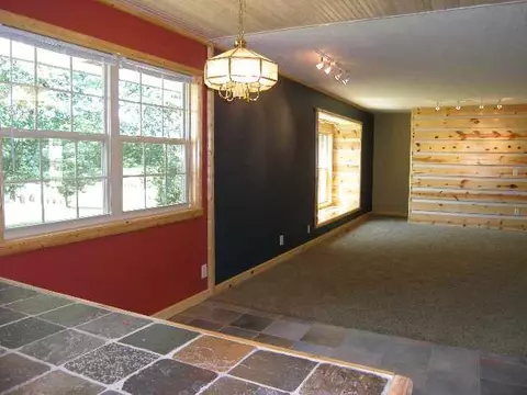 2450 Oriole Dr, Freeport, IL 61032 photo 4
