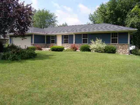 2450 Oriole Dr, Freeport, IL 61032 photo 1