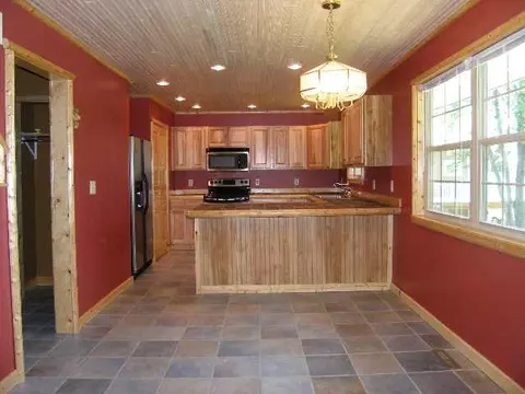 2450 Oriole Dr, Freeport, IL 61032 photo 2