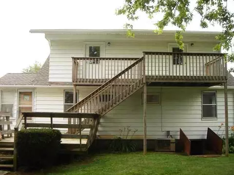 840 W Chestnut St, Freeport, IL 61032 photo 2