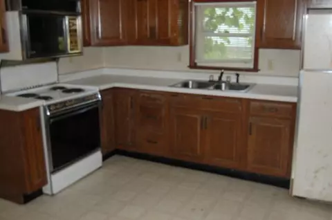 719 Illinois, Freeport, IL 61032 photo 2
