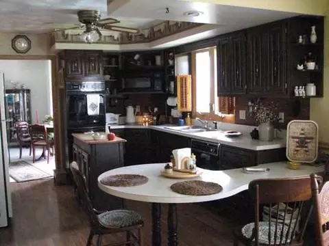 1097 W Mcconnell Rd, Freeport, IL 61032 photo 4
