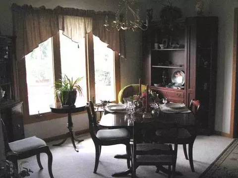 1097 W Mcconnell Rd, Freeport, IL 61032 photo 3
