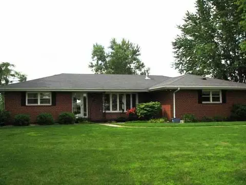 1097 W Mcconnell Rd, Freeport, IL 61032 photo 1
