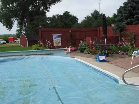 1097 W Mcconnell Rd, Freeport, IL 61032 photo 8