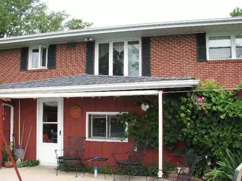 1097 W Mcconnell Rd, Freeport, IL 61032 photo 2