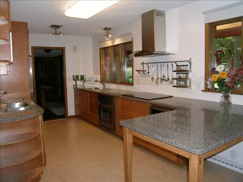 1317 Lacresta Dr, Freeport, IL 61032 photo 3