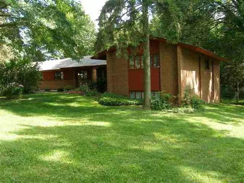 1317 Lacresta Dr, Freeport, IL 61032 photo 1